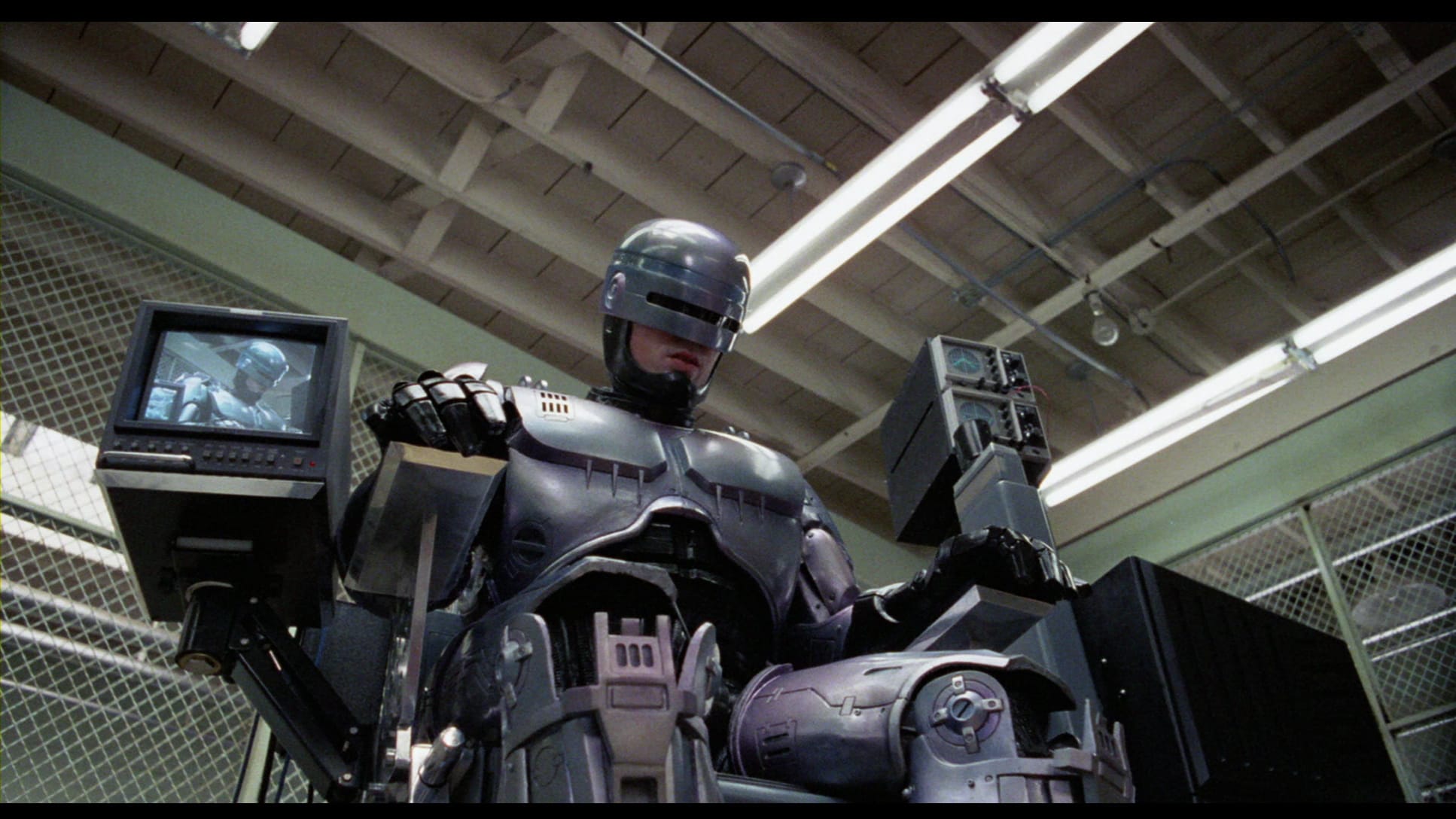 Камаз робокоп. Робокоп 1987. Робокоп робот полицейский.